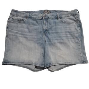 Torrid Lightweight Stretch Denim Shorts Size 26 Waist 44